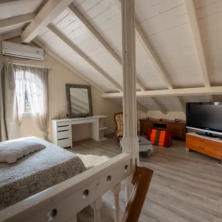 Appartamento 201b - In Villa, Relax Nel Di Lavagna, Giardino E Piscina Condivisa Lavagna